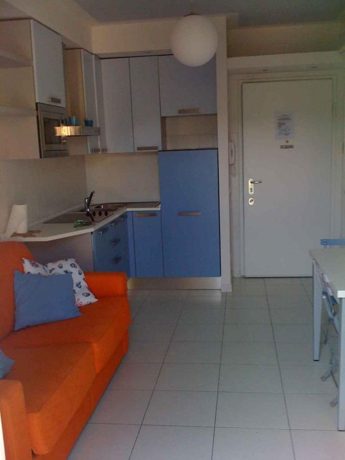 Apartment In Marina Di Massa - Toskana 24103 Bagian luar foto